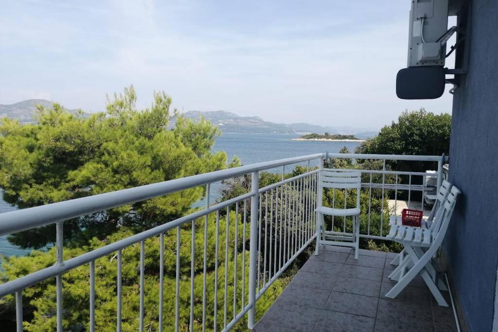 Apartment Lea - Amazing Sea View Сресер Екстериор снимка